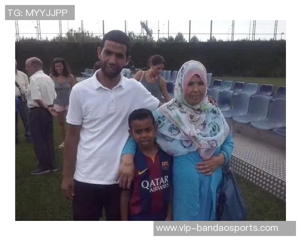 亚马尔父亲自述年轻时艰辛生活为家庭努力捡纸皮卖钱的故事